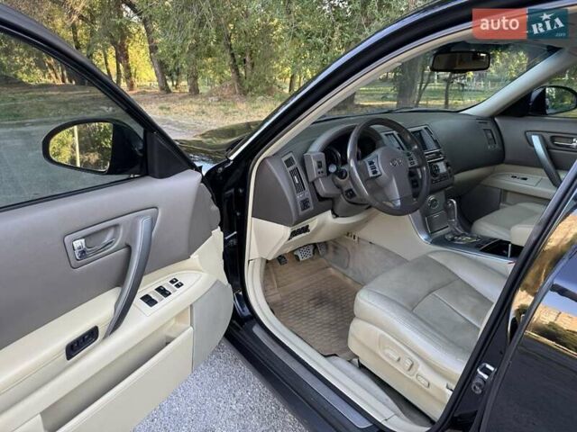 Черный Инфинити FX 35, объемом двигателя 3.5 л и пробегом 202 тыс. км за 10500 $, фото 33 на Automoto.ua