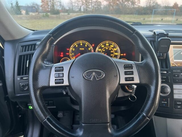 Черный Инфинити FX 35, объемом двигателя 3.5 л и пробегом 234 тыс. км за 10300 $, фото 19 на Automoto.ua