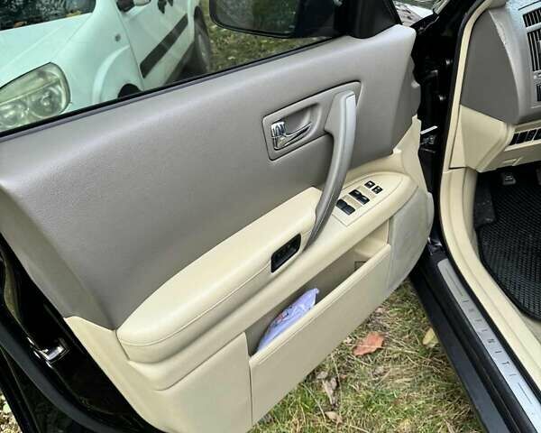 Черный Инфинити FX 35, объемом двигателя 3.5 л и пробегом 180 тыс. км за 9000 $, фото 4 на Automoto.ua