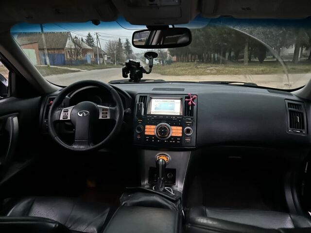 Черный Инфинити FX 35, объемом двигателя 3.5 л и пробегом 220 тыс. км за 11500 $, фото 6 на Automoto.ua