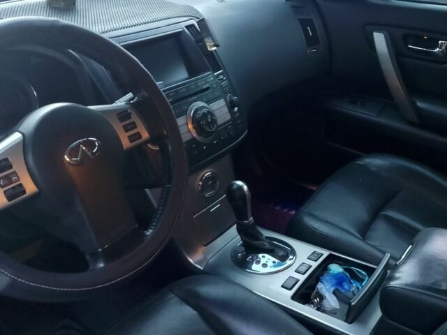 Черный Инфинити FX 35, объемом двигателя 3.5 л и пробегом 235 тыс. км за 8500 $, фото 6 на Automoto.ua