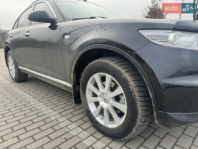 Черный Инфинити FX 35, объемом двигателя 3.5 л и пробегом 298 тыс. км за 10500 $, фото 10 на Automoto.ua