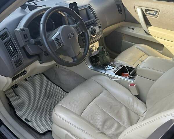 Черный Инфинити FX 35, объемом двигателя 3.5 л и пробегом 247 тыс. км за 7500 $, фото 5 на Automoto.ua