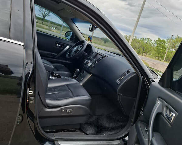 Черный Инфинити FX 35, объемом двигателя 3.5 л и пробегом 178 тыс. км за 11700 $, фото 5 на Automoto.ua