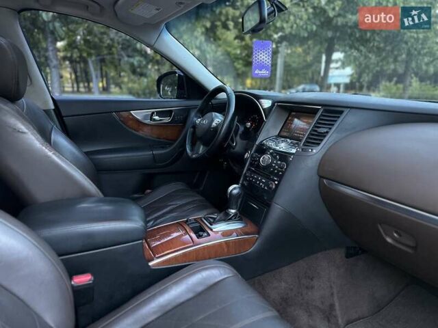 Черный Инфинити FX 35, объемом двигателя 0 л и пробегом 222 тыс. км за 11200 $, фото 63 на Automoto.ua