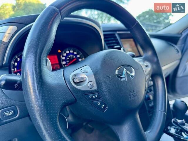 Черный Инфинити FX 35, объемом двигателя 3.5 л и пробегом 221 тыс. км за 11999 $, фото 43 на Automoto.ua