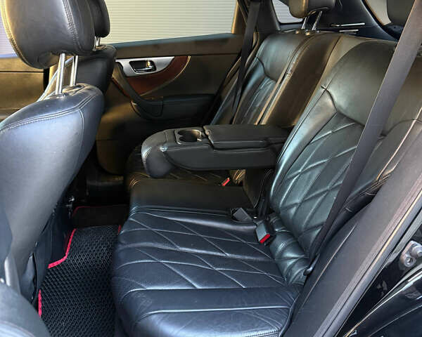 Черный Инфинити FX 35, объемом двигателя 3.5 л и пробегом 171 тыс. км за 10300 $, фото 4 на Automoto.ua