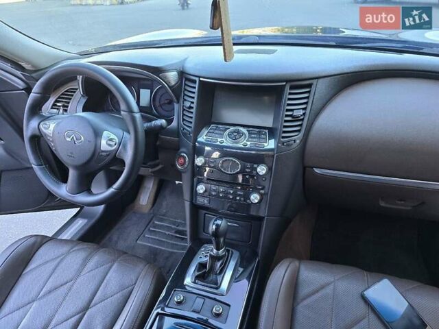 Черный Инфинити FX 35, объемом двигателя 3.5 л и пробегом 178 тыс. км за 14400 $, фото 11 на Automoto.ua