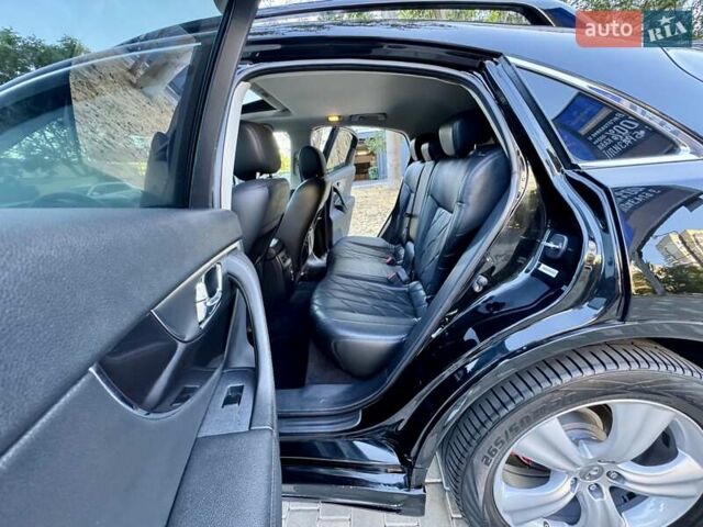 Черный Инфинити FX 35, объемом двигателя 3.5 л и пробегом 221 тыс. км за 11999 $, фото 32 на Automoto.ua