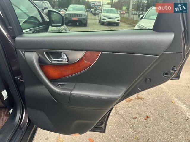 Черный Инфинити FX 35, объемом двигателя 3.5 л и пробегом 145 тыс. км за 13100 $, фото 16 на Automoto.ua