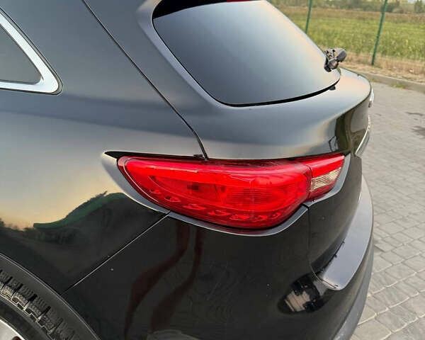 Черный Инфинити FX 35, объемом двигателя 3.5 л и пробегом 196 тыс. км за 13500 $, фото 9 на Automoto.ua