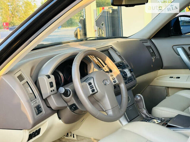 Черный Инфинити FX 35, объемом двигателя 3.5 л и пробегом 139 тыс. км за 9600 $, фото 4 на Automoto.ua