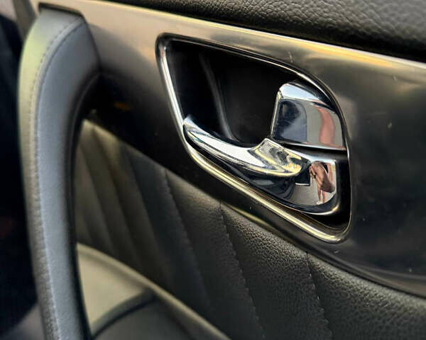 Черный Инфинити FX 35, объемом двигателя 3.5 л и пробегом 196 тыс. км за 13500 $, фото 16 на Automoto.ua