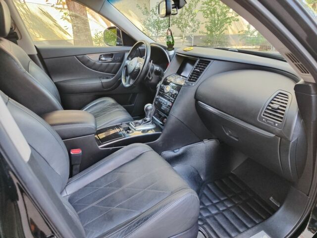 Черный Инфинити FX 35, объемом двигателя 3.5 л и пробегом 660 тыс. км за 12500 $, фото 1 на Automoto.ua