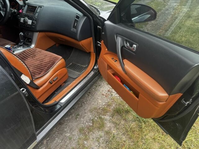 Черный Инфинити FX 35, объемом двигателя 3.5 л и пробегом 450 тыс. км за 7000 $, фото 3 на Automoto.ua