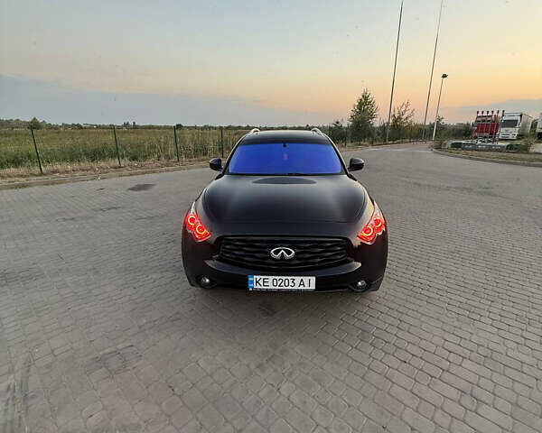 Черный Инфинити FX 35, объемом двигателя 3.5 л и пробегом 196 тыс. км за 13500 $, фото 2 на Automoto.ua
