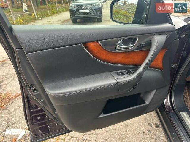 Черный Инфинити FX 35, объемом двигателя 3.5 л и пробегом 232 тыс. км за 12000 $, фото 14 на Automoto.ua