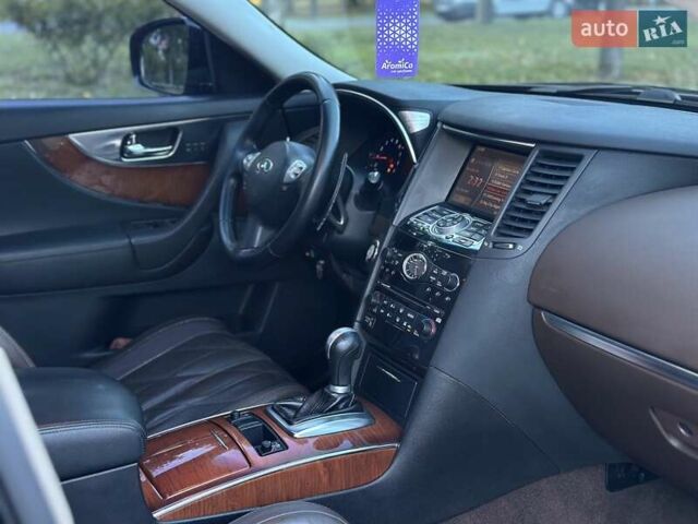 Черный Инфинити FX 35, объемом двигателя 0 л и пробегом 222 тыс. км за 11200 $, фото 64 на Automoto.ua