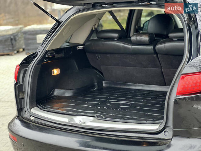 Черный Инфинити FX 35, объемом двигателя 3.5 л и пробегом 220 тыс. км за 7377 $, фото 32 на Automoto.ua