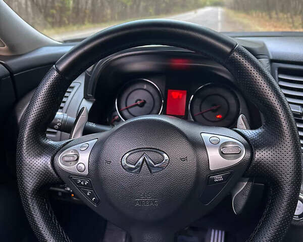 Черный Инфинити FX 35, объемом двигателя 3.5 л и пробегом 270 тыс. км за 14900 $, фото 13 на Automoto.ua