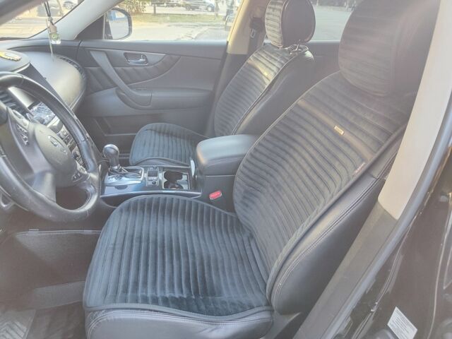 Черный Инфинити FX 35, объемом двигателя 3.5 л и пробегом 660 тыс. км за 12500 $, фото 9 на Automoto.ua