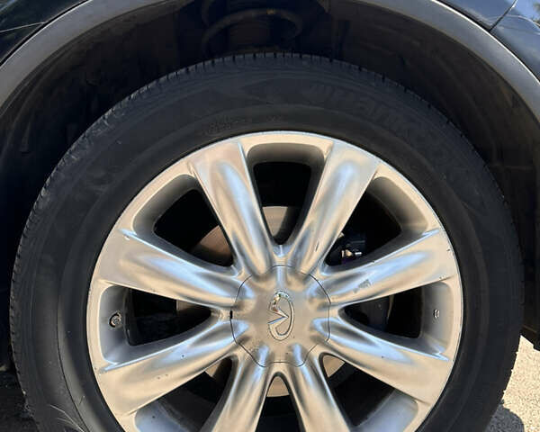 Черный Инфинити FX 35, объемом двигателя 3.5 л и пробегом 334 тыс. км за 9000 $, фото 8 на Automoto.ua