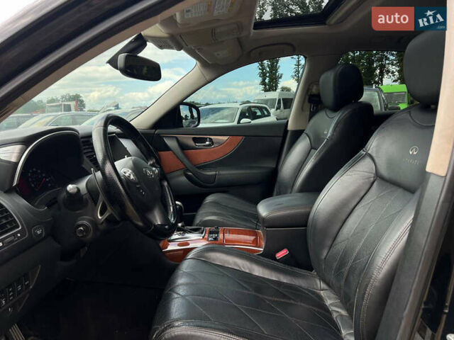 Черный Инфинити FX 35, объемом двигателя 3.5 л и пробегом 150 тыс. км за 13300 $, фото 8 на Automoto.ua