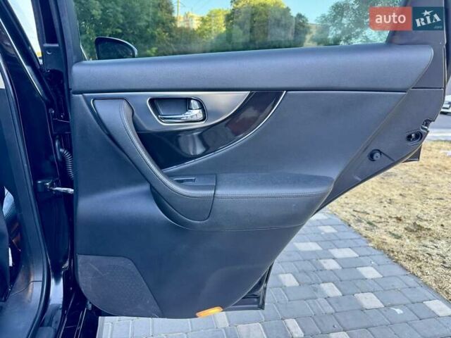 Черный Инфинити FX 35, объемом двигателя 3.5 л и пробегом 221 тыс. км за 11999 $, фото 41 на Automoto.ua