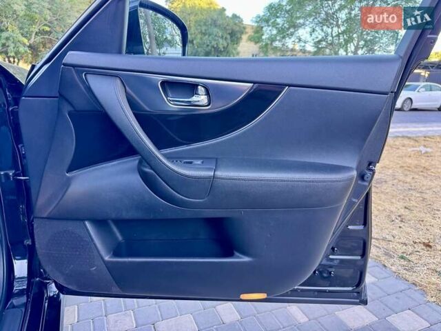 Черный Инфинити FX 35, объемом двигателя 3.5 л и пробегом 221 тыс. км за 11999 $, фото 45 на Automoto.ua