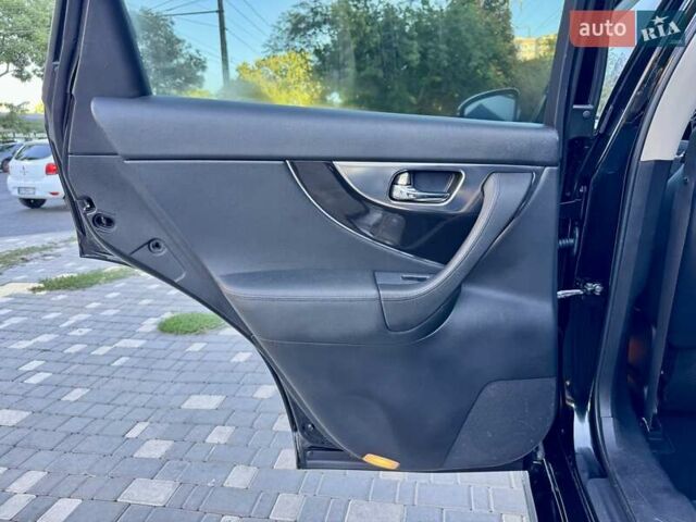 Черный Инфинити FX 35, объемом двигателя 3.5 л и пробегом 221 тыс. км за 11999 $, фото 61 на Automoto.ua