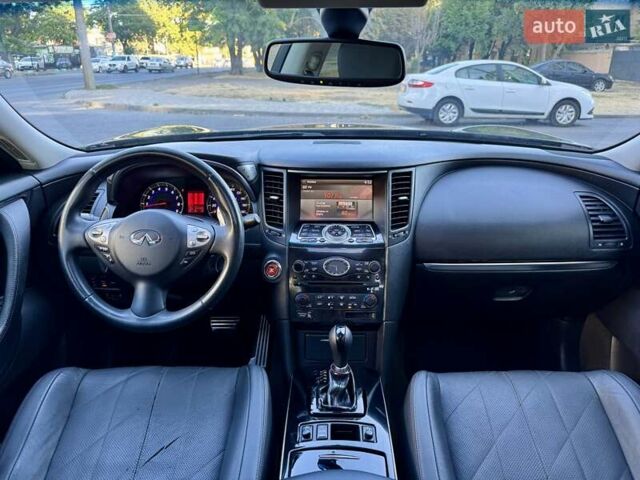 Черный Инфинити FX 35, объемом двигателя 3.5 л и пробегом 221 тыс. км за 11999 $, фото 76 на Automoto.ua