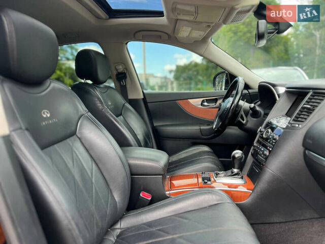 Черный Инфинити FX 35, объемом двигателя 3.5 л и пробегом 150 тыс. км за 13300 $, фото 6 на Automoto.ua