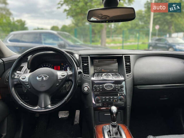 Черный Инфинити FX 35, объемом двигателя 3.5 л и пробегом 150 тыс. км за 13300 $, фото 5 на Automoto.ua