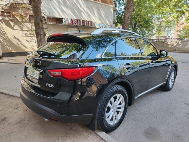 Черный Инфинити FX 35, объемом двигателя 3.5 л и пробегом 660 тыс. км за 12500 $, фото 5 на Automoto.ua