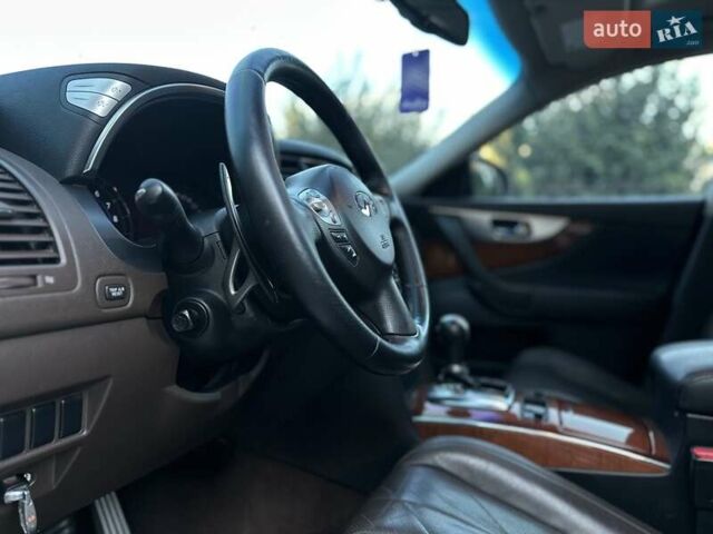 Черный Инфинити FX 35, объемом двигателя 0 л и пробегом 222 тыс. км за 11200 $, фото 42 на Automoto.ua