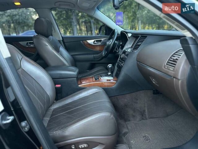 Черный Инфинити FX 35, объемом двигателя 0 л и пробегом 222 тыс. км за 11200 $, фото 61 на Automoto.ua