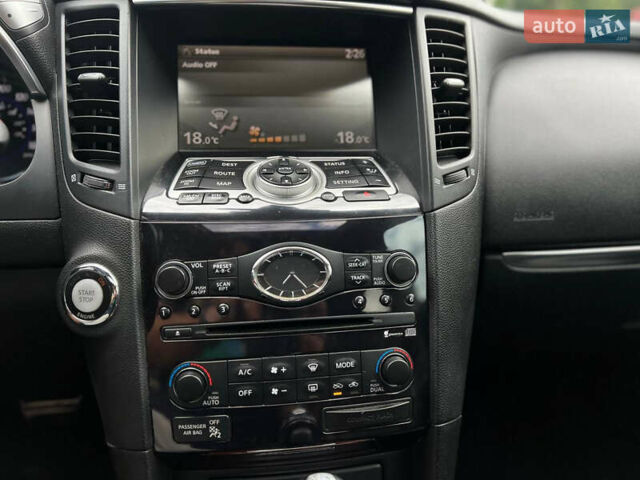 Черный Инфинити FX 35, объемом двигателя 3.5 л и пробегом 150 тыс. км за 13300 $, фото 7 на Automoto.ua