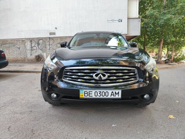 Черный Инфинити FX 35, объемом двигателя 3.5 л и пробегом 660 тыс. км за 12500 $, фото 7 на Automoto.ua