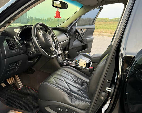 Черный Инфинити FX 35, объемом двигателя 3.5 л и пробегом 196 тыс. км за 13500 $, фото 19 на Automoto.ua