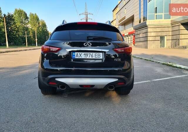 Чорний Інфініті FX 35, об'ємом двигуна 3.5 л та пробігом 187 тис. км за 15800 $, фото 5 на Automoto.ua