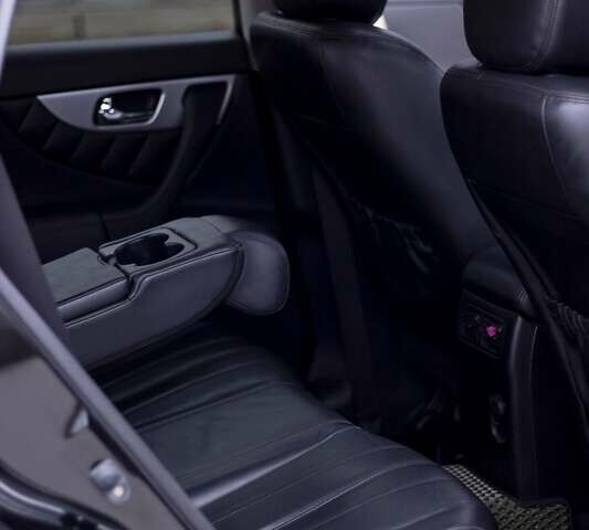 Черный Инфинити FX 35, объемом двигателя 3.5 л и пробегом 256 тыс. км за 13900 $, фото 25 на Automoto.ua