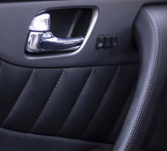 Черный Инфинити FX 35, объемом двигателя 3.5 л и пробегом 256 тыс. км за 13900 $, фото 16 на Automoto.ua