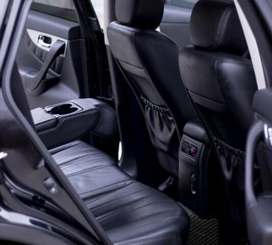 Черный Инфинити FX 35, объемом двигателя 3.5 л и пробегом 256 тыс. км за 13900 $, фото 24 на Automoto.ua