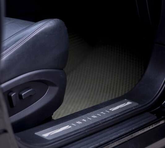 Черный Инфинити FX 35, объемом двигателя 3.5 л и пробегом 256 тыс. км за 13900 $, фото 17 на Automoto.ua