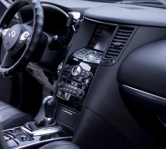 Черный Инфинити FX 35, объемом двигателя 3.5 л и пробегом 256 тыс. км за 13900 $, фото 26 на Automoto.ua