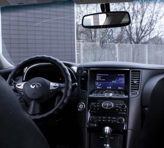 Черный Инфинити FX 35, объемом двигателя 3.5 л и пробегом 256 тыс. км за 13900 $, фото 23 на Automoto.ua