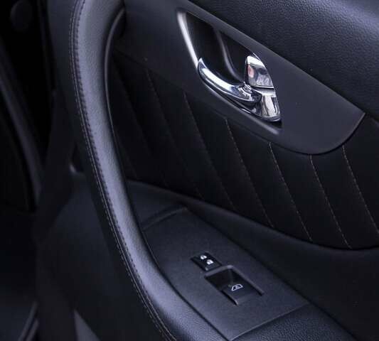 Черный Инфинити FX 35, объемом двигателя 3.5 л и пробегом 256 тыс. км за 13900 $, фото 18 на Automoto.ua