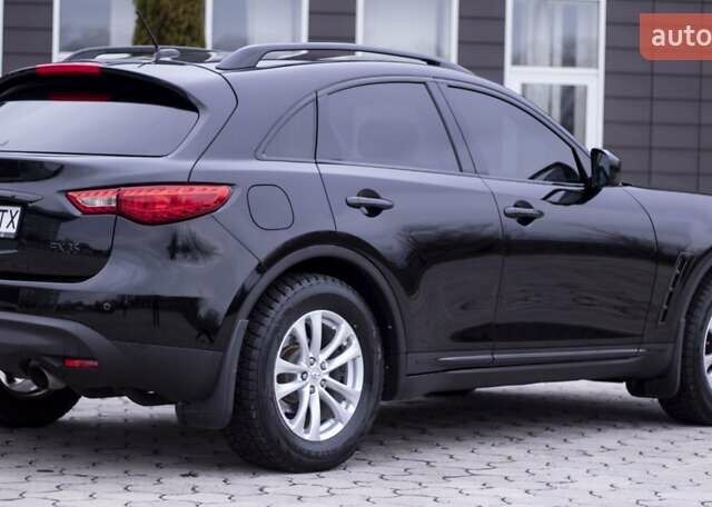 Черный Инфинити FX 35, объемом двигателя 3.5 л и пробегом 256 тыс. км за 13900 $, фото 11 на Automoto.ua