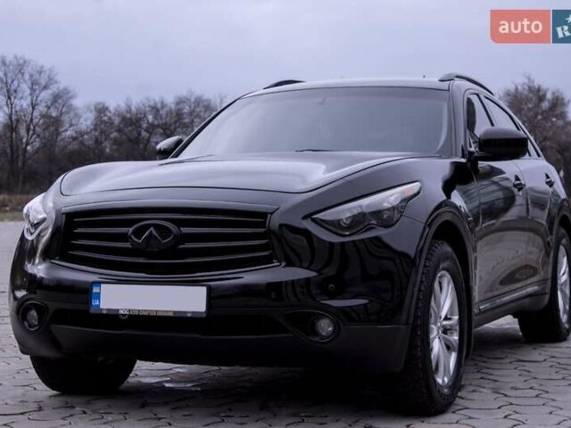 Черный Инфинити FX 35, объемом двигателя 3.5 л и пробегом 256 тыс. км за 13900 $, фото 1 на Automoto.ua