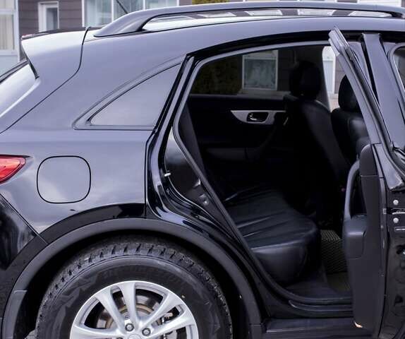 Черный Инфинити FX 35, объемом двигателя 3.5 л и пробегом 256 тыс. км за 13900 $, фото 14 на Automoto.ua